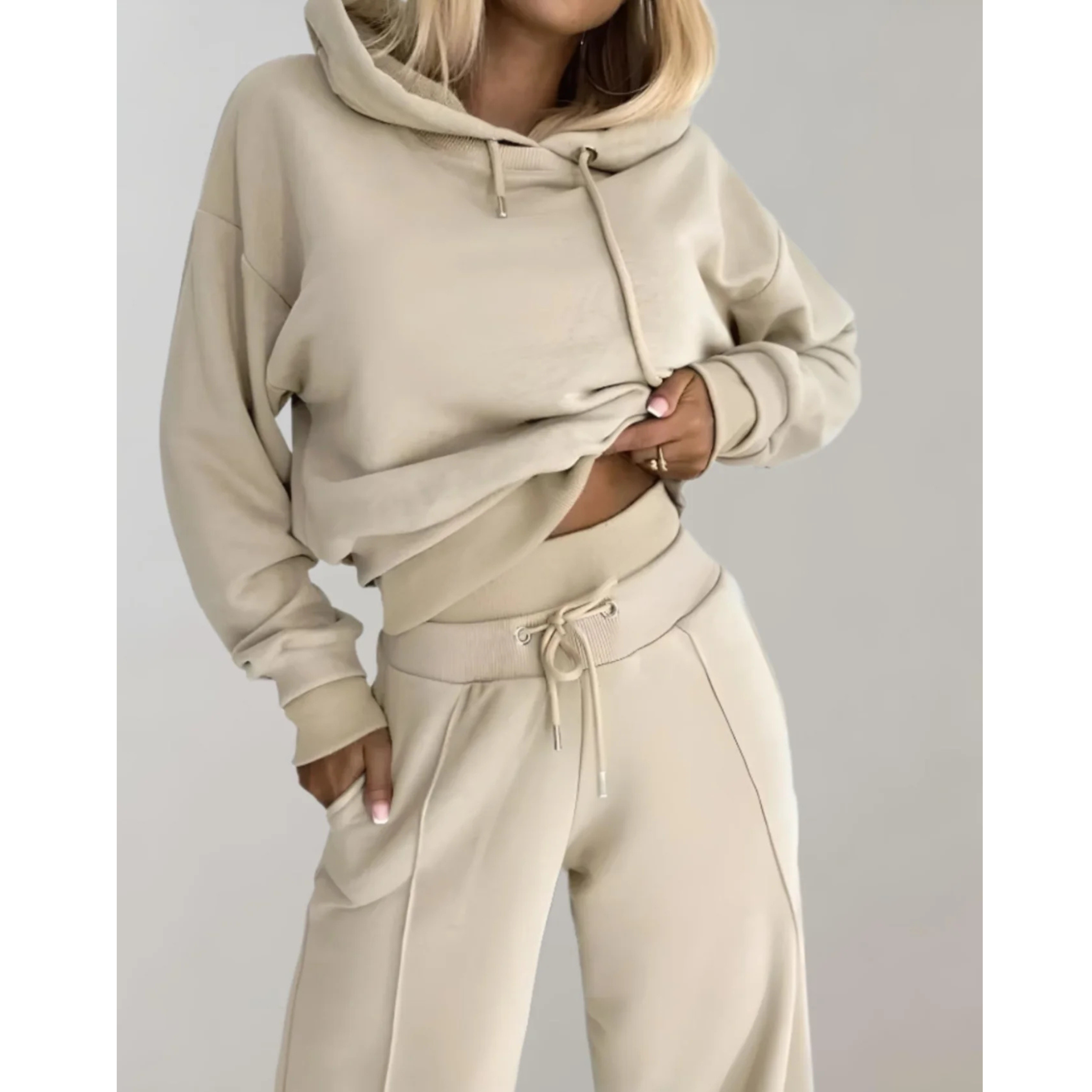 Adèle | Femme Ensemble 2 Pièces, design contemporain | Design Hoodie Bicolore & Pantalon Fluide